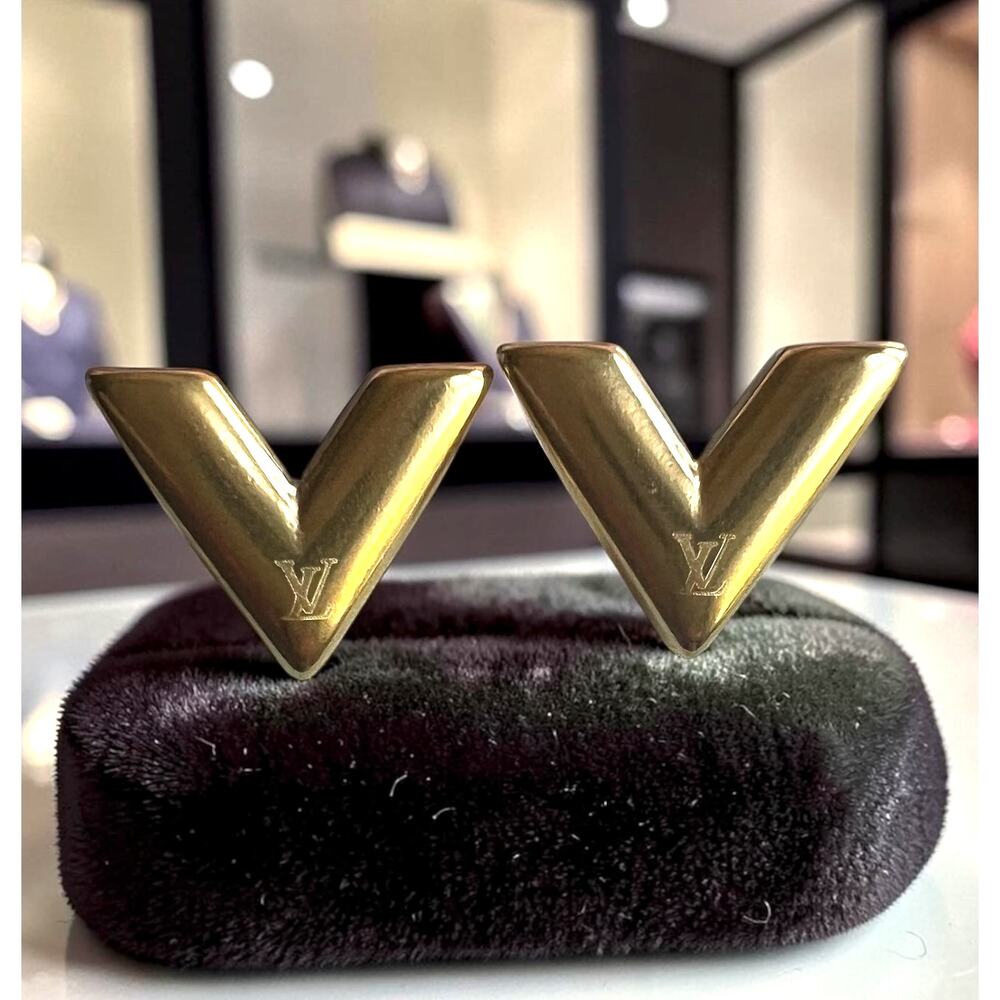 Louis Vuitton Essential V Stud Earrings (LVXX006) - Picture 5 of 6